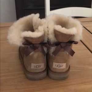 UGG WOMENS CHESTNUT BROWN MINI BAILEY BOW II BOOTS